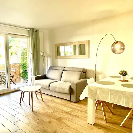 아파트 Peaceful In With Terrace, Parking