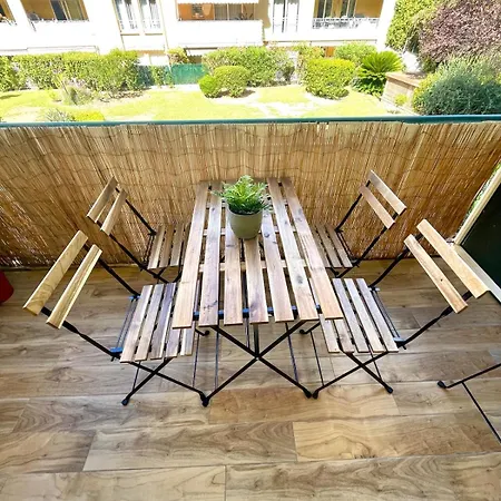 Peaceful In With Terrace, Parking 니스