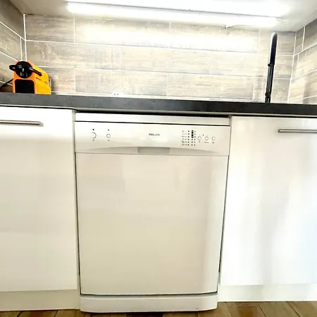 Peaceful In With Terrace, Parking 아파트 *