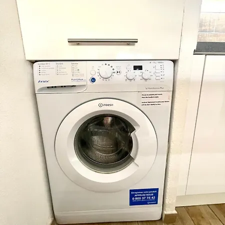 Peaceful In With Terrace, Parking 니스