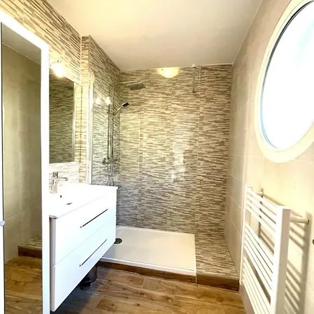 아파트 Peaceful In With Terrace, Parking *