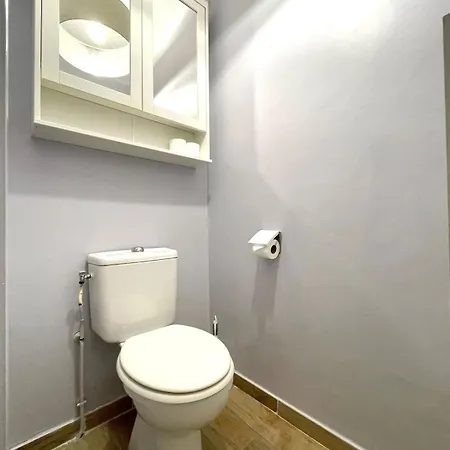 Peaceful In With Terrace, Parking 아파트 니스