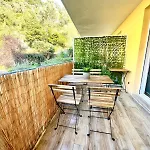 Peaceful In With Terrace, Parking 尼斯