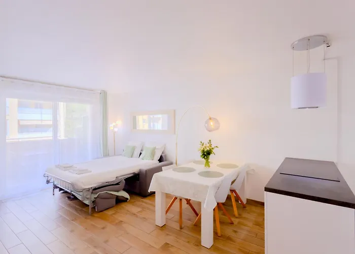 Apartamento Peaceful In With Terrace, Parking *