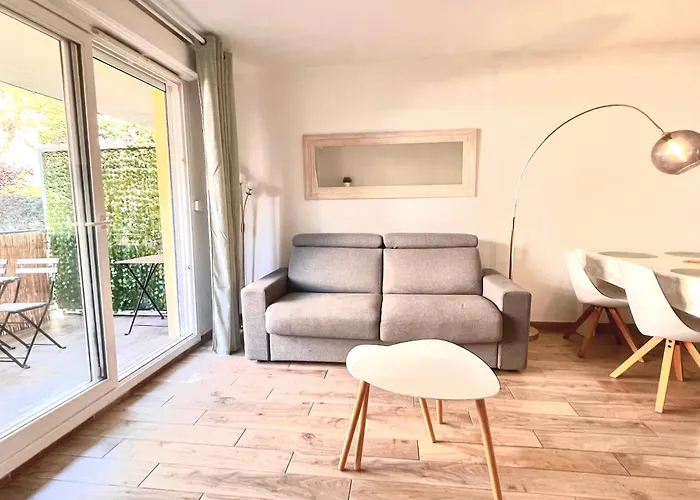 Apartament Peaceful In With Terrace, Parking *