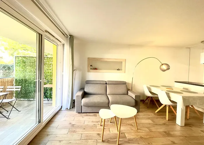 Peaceful In With Terrace, Parking Apartament