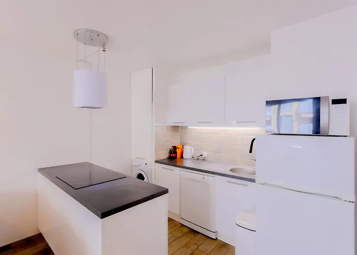 Apartament Peaceful In With Terrace, Parking *